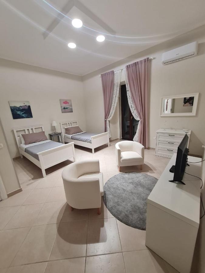 Palizzi'S Home Behind Plebiscite Square Nápoly Kültér fotó